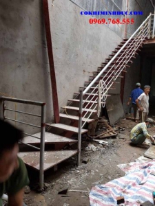 Cầu thang sắt 20